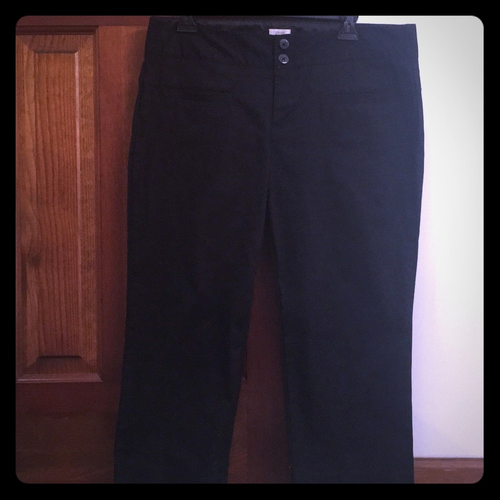 Black capris